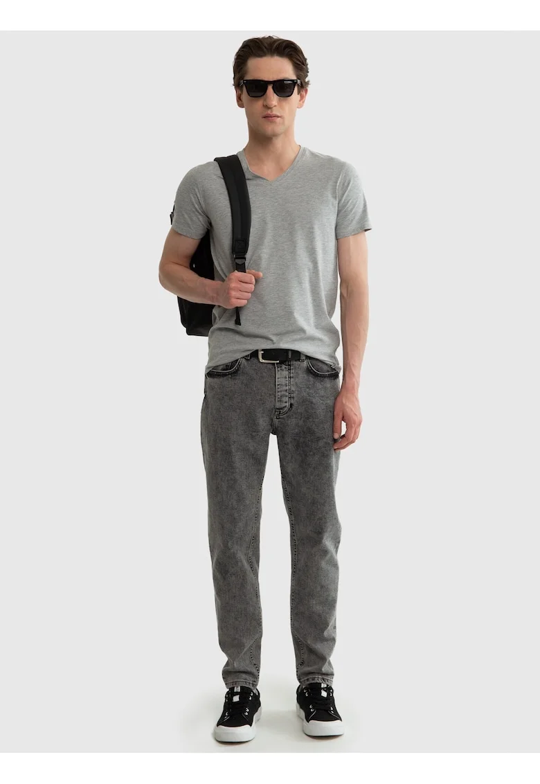 Tricou simplu cu guler în V, Gri