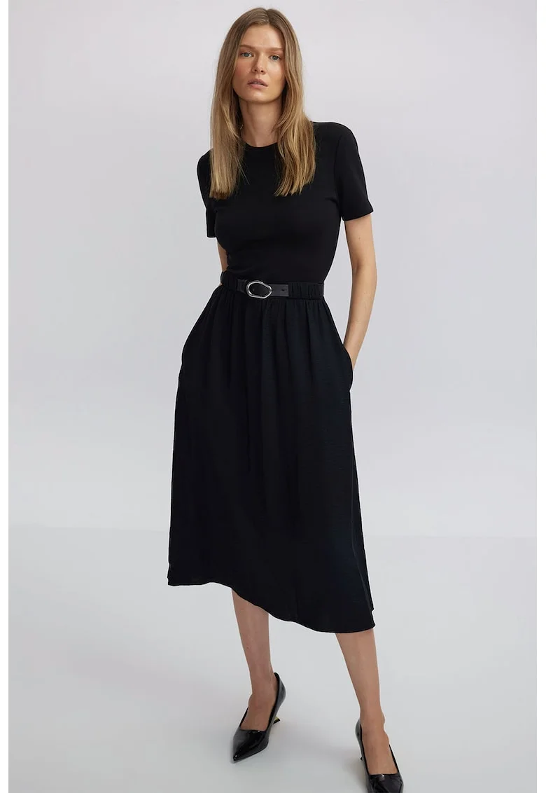 Rochie evazata cu maneci scurte, Negru