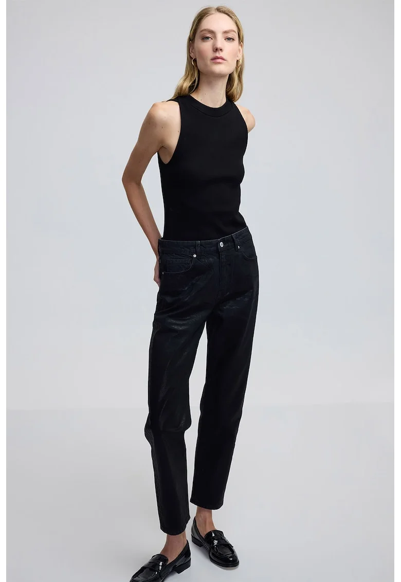 Blugi mom fit, Negru