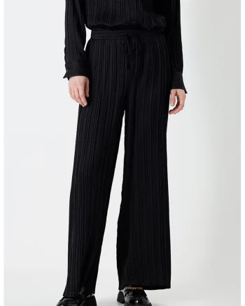 Pantaloni cu pliuri si snur, Negru