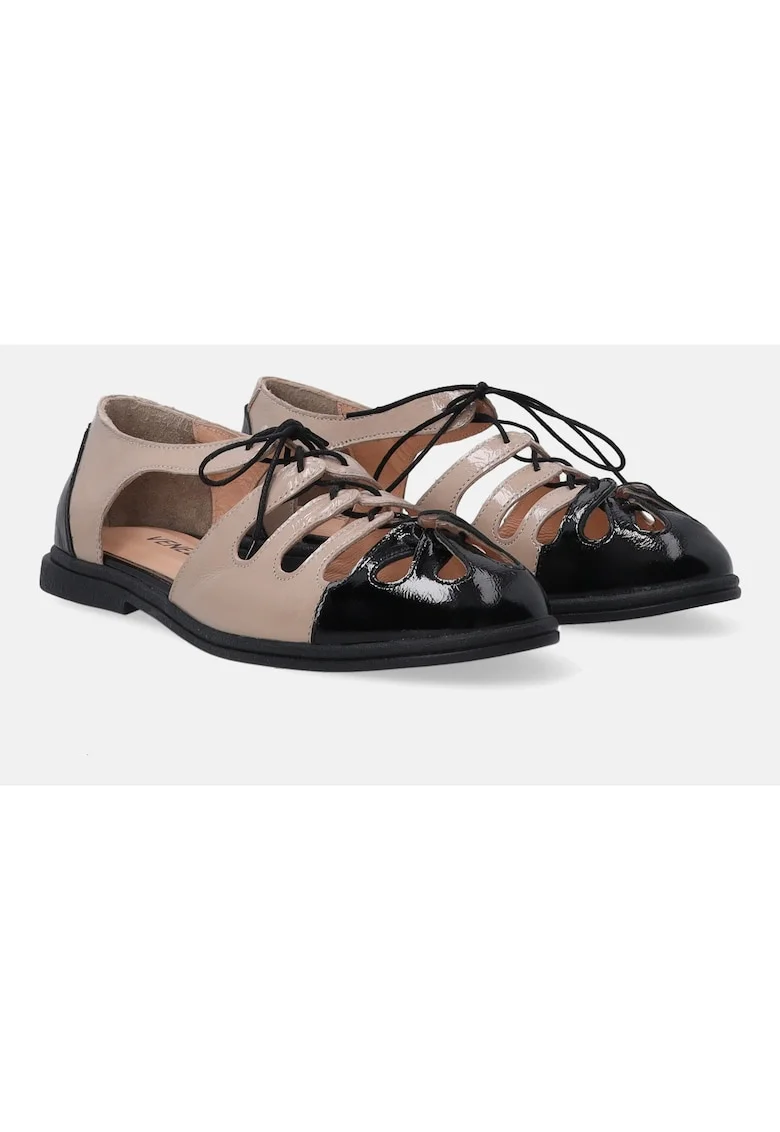 Pantofi din piele lacuita cu decupaje