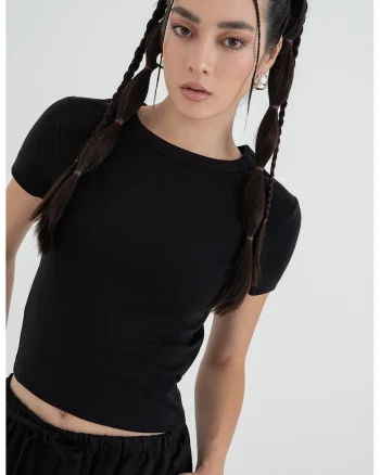 Tricou crop din amestec de bumbac organic cu decolteu rotund, Negru