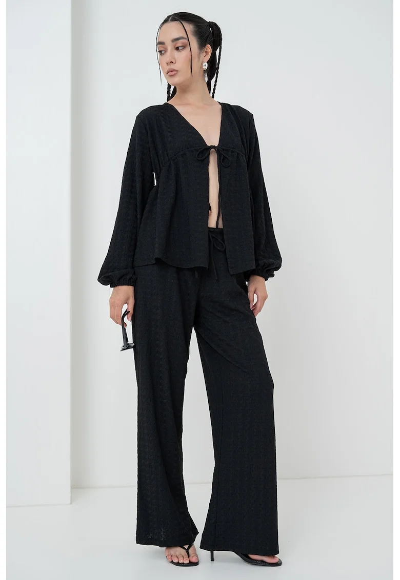 Bluza lejera cu maneci evazate, Negru