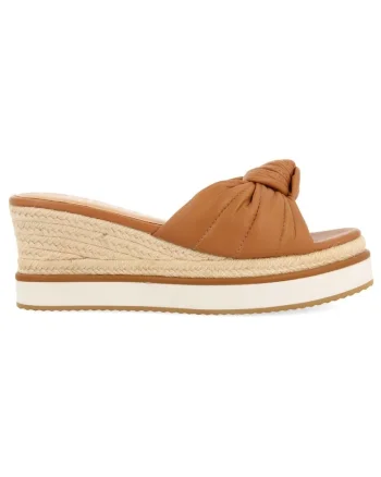 Papuci cu toc si detaliu innoda Cakran 28411, Caramel