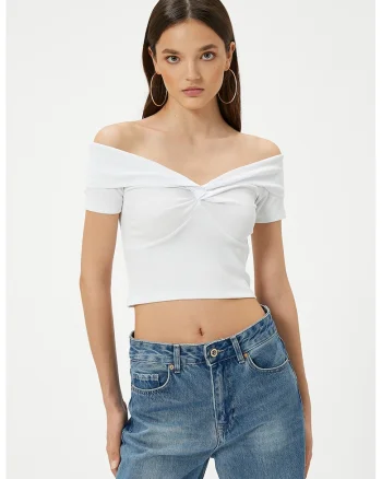 Tricou crop cu decolteu pe un umar, Alb optic