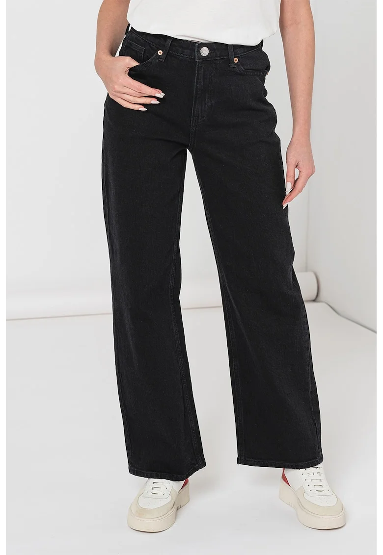 Blugi ampli, Negru