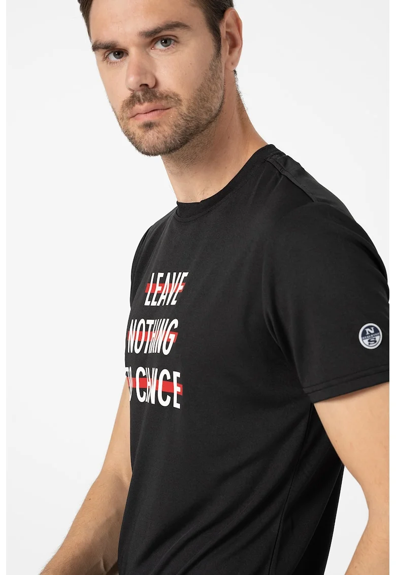 Tricou cu decolteu la baza gatului si detaliu logo pe piept Mistral, Rosu/Alb/Negru