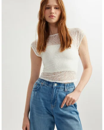 Tricou crop cu strat exterior din dantela, Alb optic