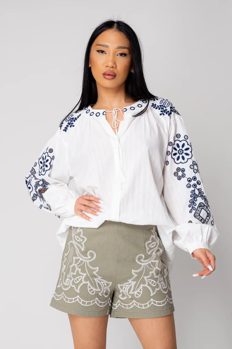 Pantaloni scurti cu broderie Olive Cream