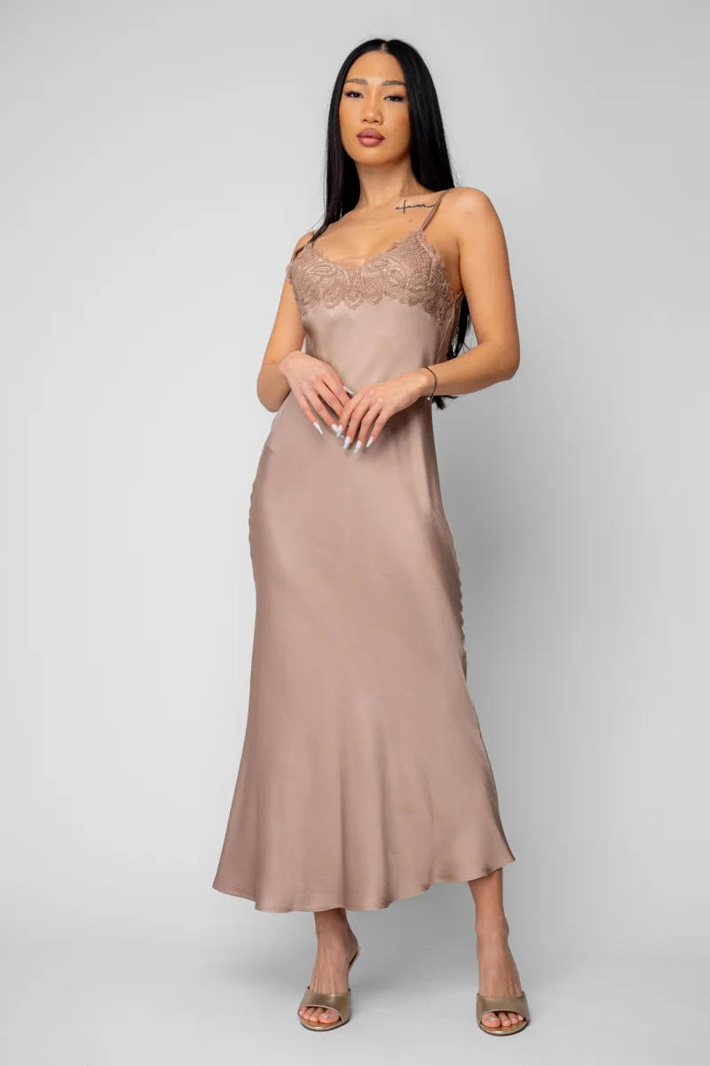 Rochie lunga cu bretele si dantela Beige