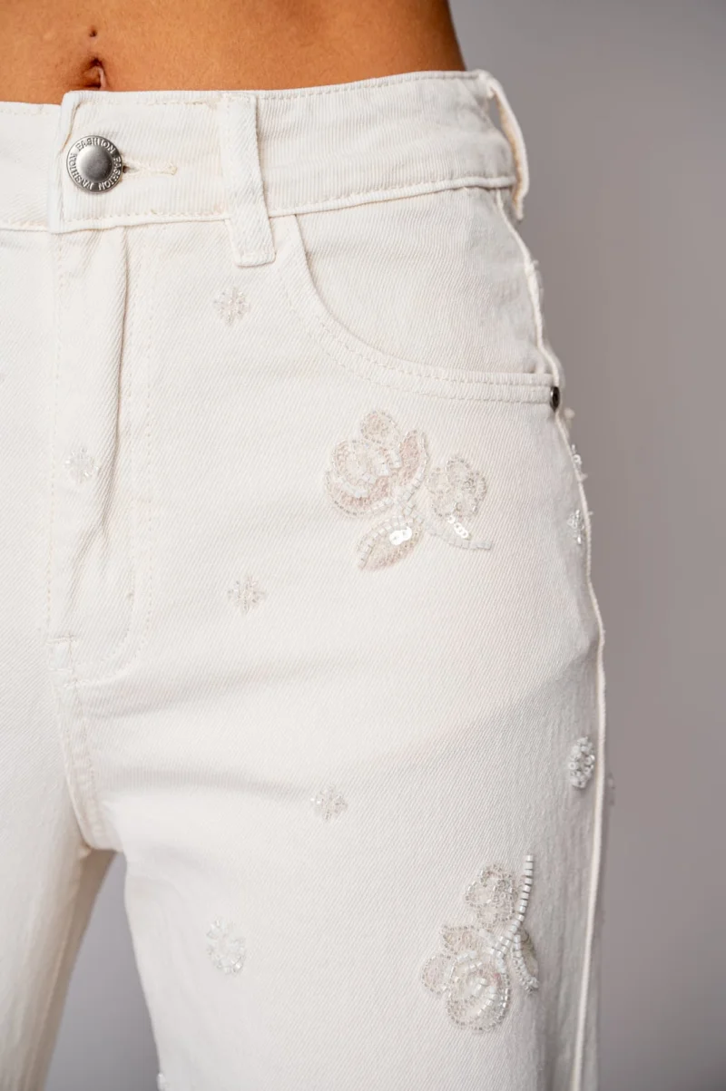 Blugi elastici largi din denim cu aplicatii Cream