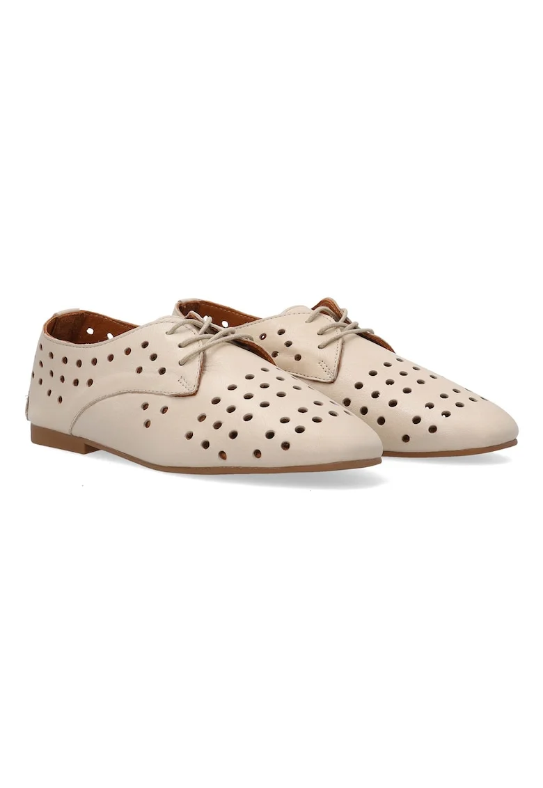 Pantofi din piele cu model ajurat