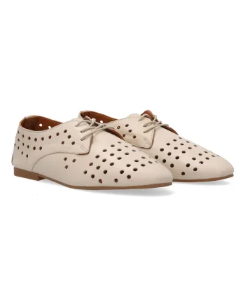 Pantofi din piele cu model ajurat