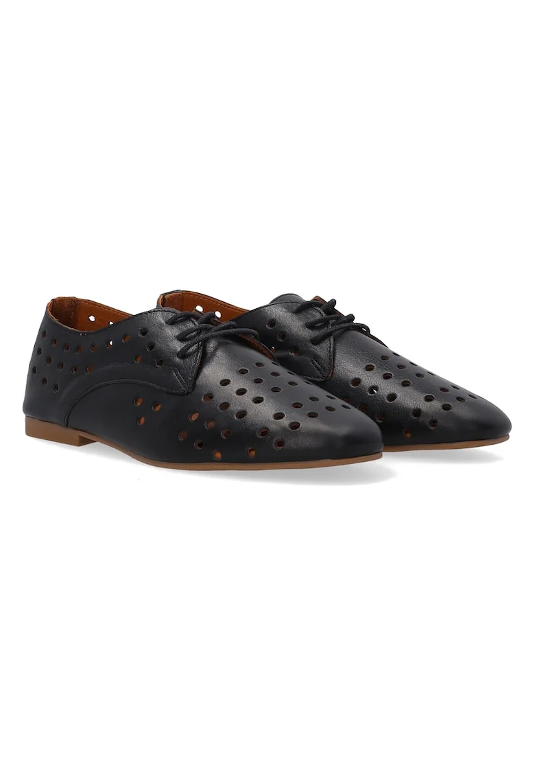 Pantofi de piele cu model ajurat