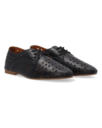 Pantofi de piele cu model ajurat