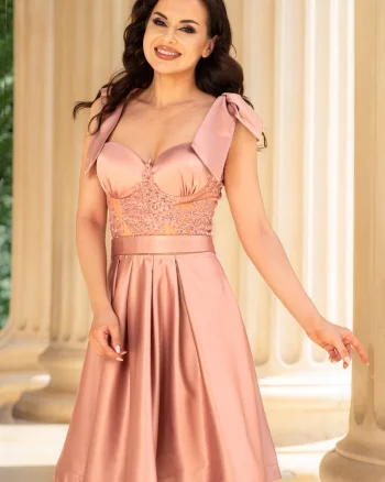 Rochie de ocazie roz in clos Aylin cu dantela si fundite pe umeri