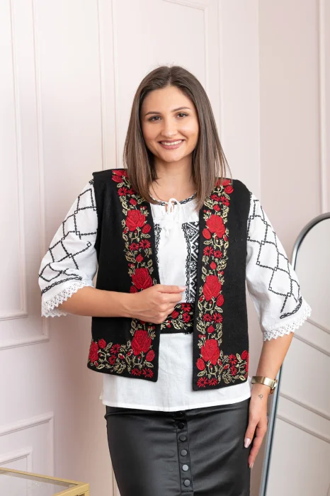 Vesta traditionala neagra cu broderie florala rosie Flora