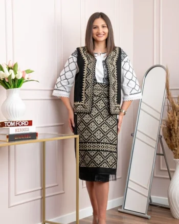 Catrinta traditionala neagra cu broderie geometrica aurie Dorina