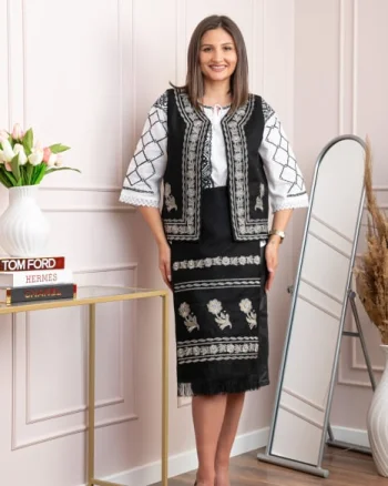 Catrinta traditionala neagra cu broderie florala aurie Mihaela