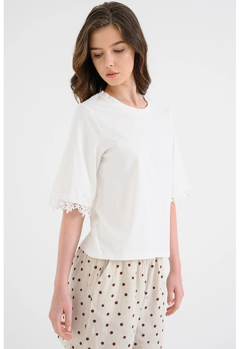 Tricou lejer din bumbac organic cu garnituri din dantela Lyla, Alb murdar