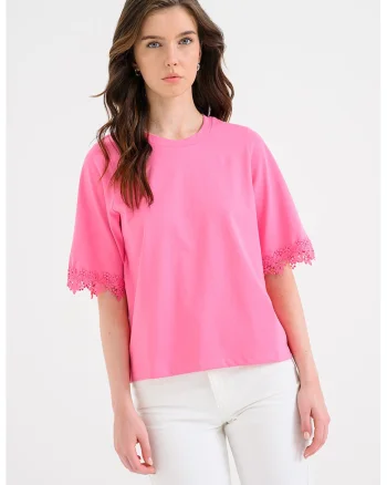Tricou lejer din bumbac organic cu garnituri din dantela Lyla, Fucsia