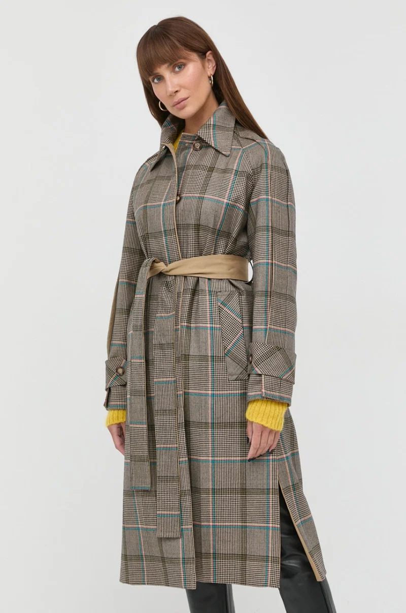 Victoria Beckham palton cu două fețe
