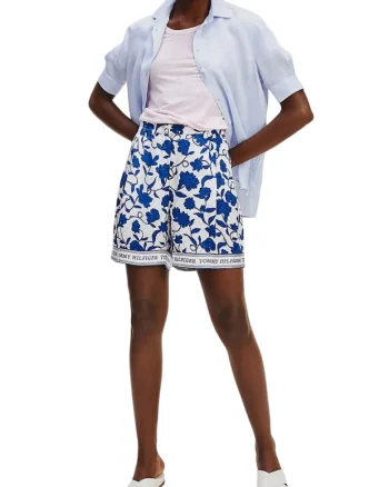 Pantaloni scurti cu model floral si logo,