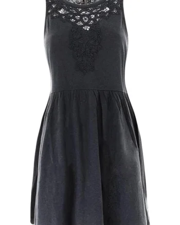 Rochie evazata cu broderie,