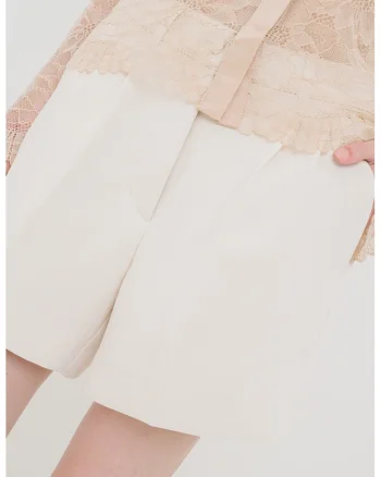 Pantaloni scurti cu buzunare oblice