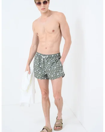 Pantaloni scurti de baie cu model si buzunare Cala, Alb/Verde stins