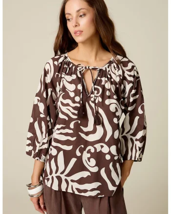 Bluza cu maneci 3/4 si imprimeu grafic, Alb/Maro inchis