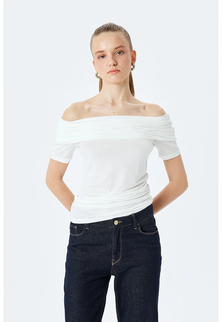 Bluza cu decolteu pe umeri si maneci scurte, Alb