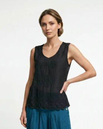 Top din bumbac cu broderie florala si dantela, negru