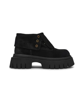 Ghete de piele intoarsa, Negru