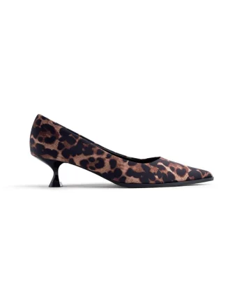 Pantofi cu varf ascutit si animal print, Maro