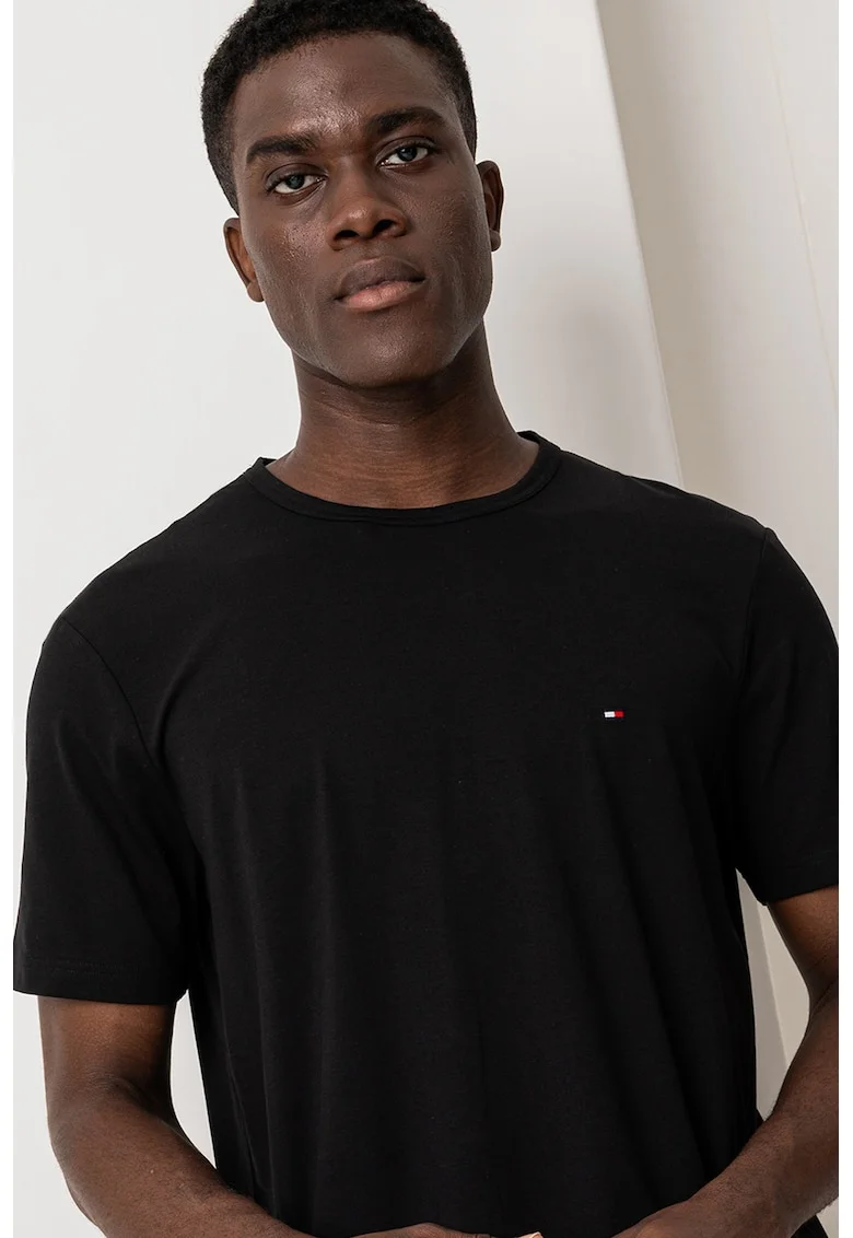 Tricou cu decolteu la baza gatului si logo discret, Negru
