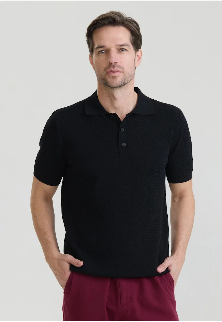 Tricou polo tricotat, Negru