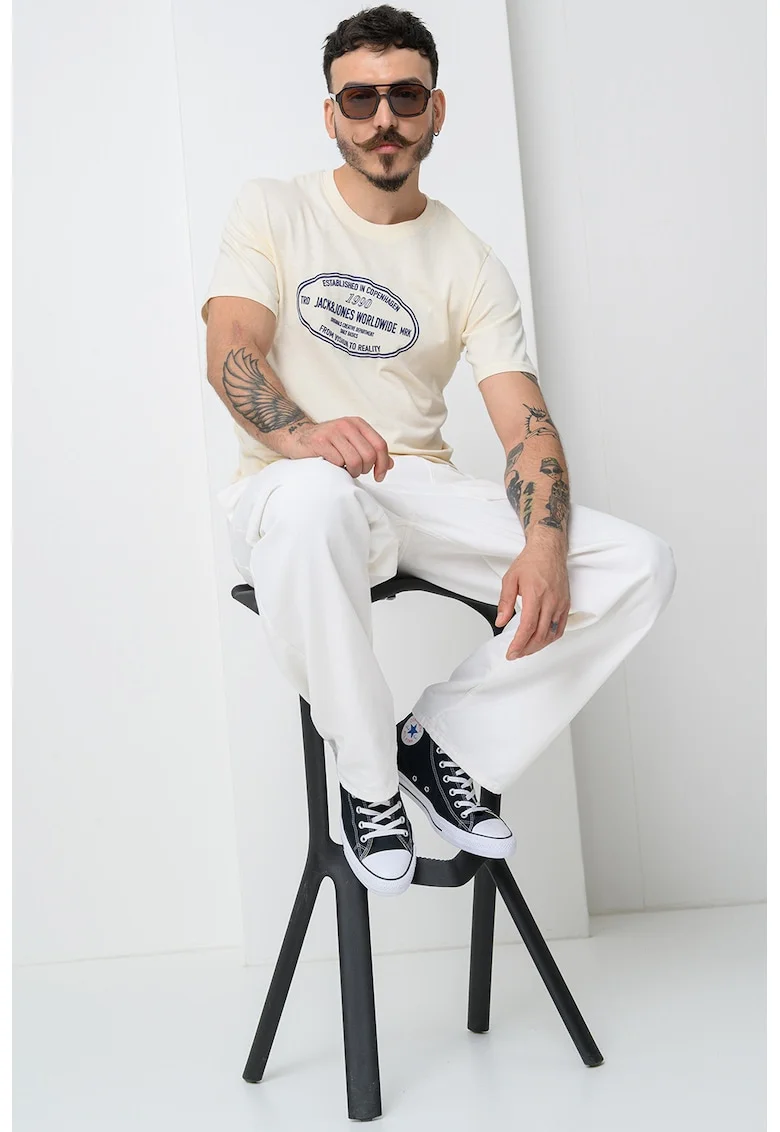 Tricou cu imprimeu frontal si decolteu la baza gatului York, Crem/Bleumarin