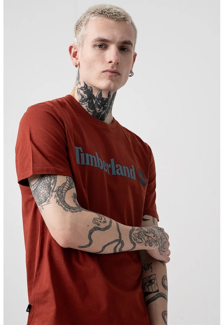 Tricou cu decolteu la baza gatului si imprimeu logo Linear, Caramiziu/Albastru
