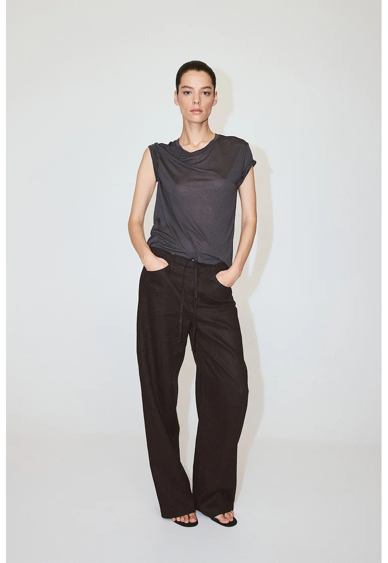 Pantaloni drepti de in, Negru stins