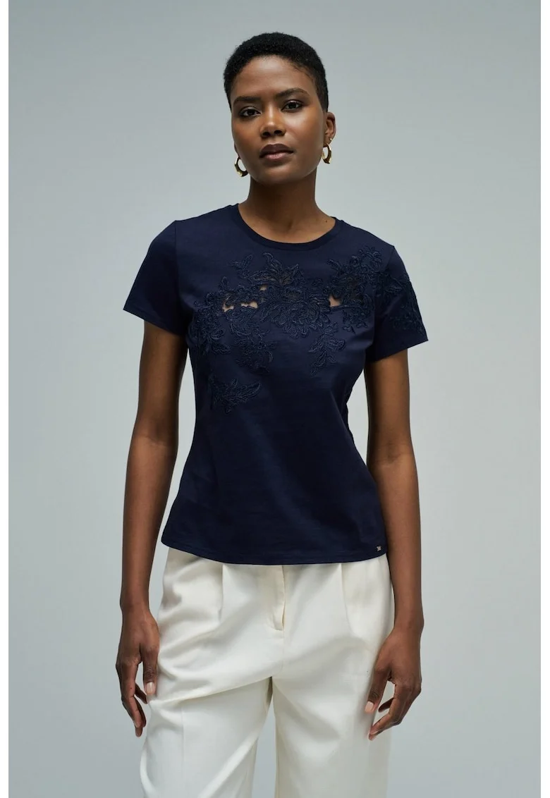 Tricou din bumbac uni cu aplicatii brodate