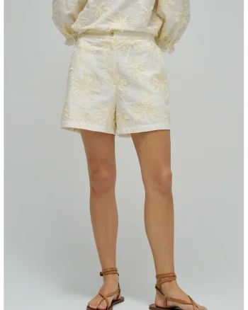 Pantaloni scurti cu talie elastica si broderie