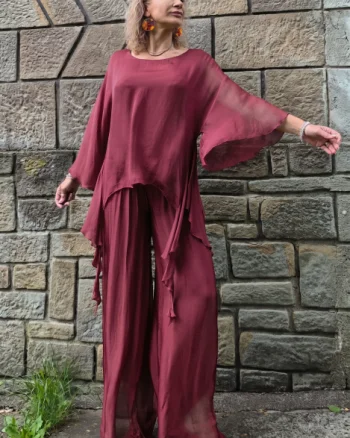 Bluza dama din matase si vascoza cu colturi fluide si maneci fluture, bordo