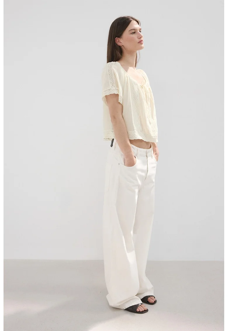 Bluza lejera cu garnituri crosetate, Crem
