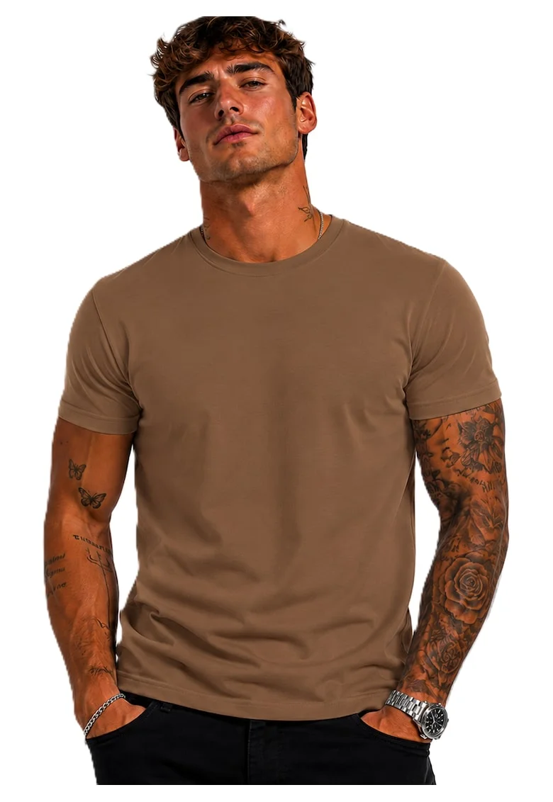 Tricou cu decolteu la baza gatului