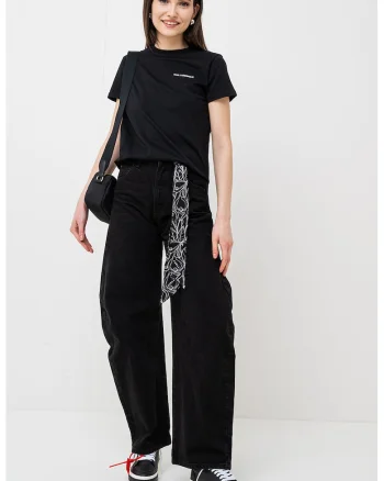 Tricou cu decolteu la baza gatului, Negru