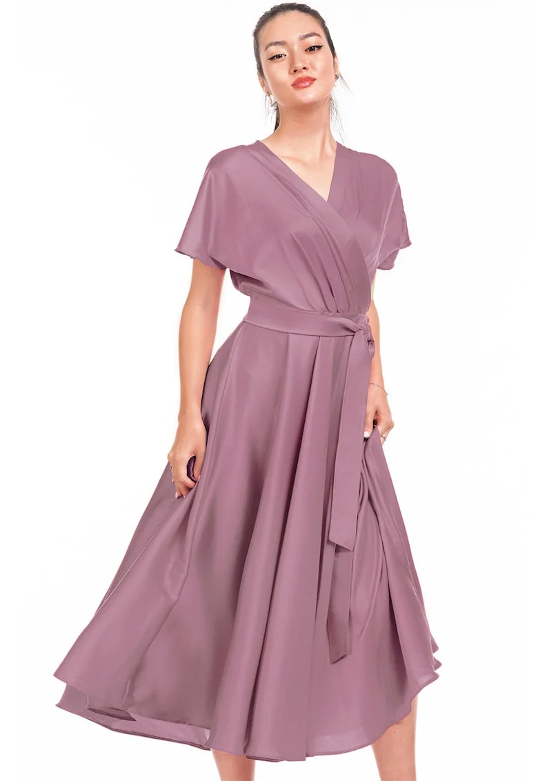 Rochie midi evazata cu aspect satinat