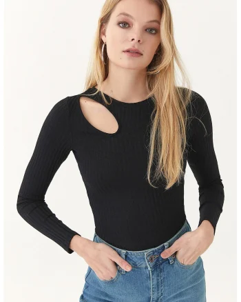 Pulover cu decupaj, Negru