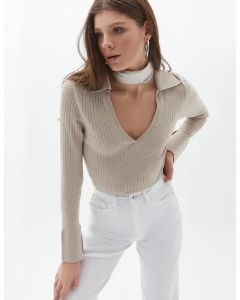 Pulover striat cu decolteu in V, Maro taupe deschis