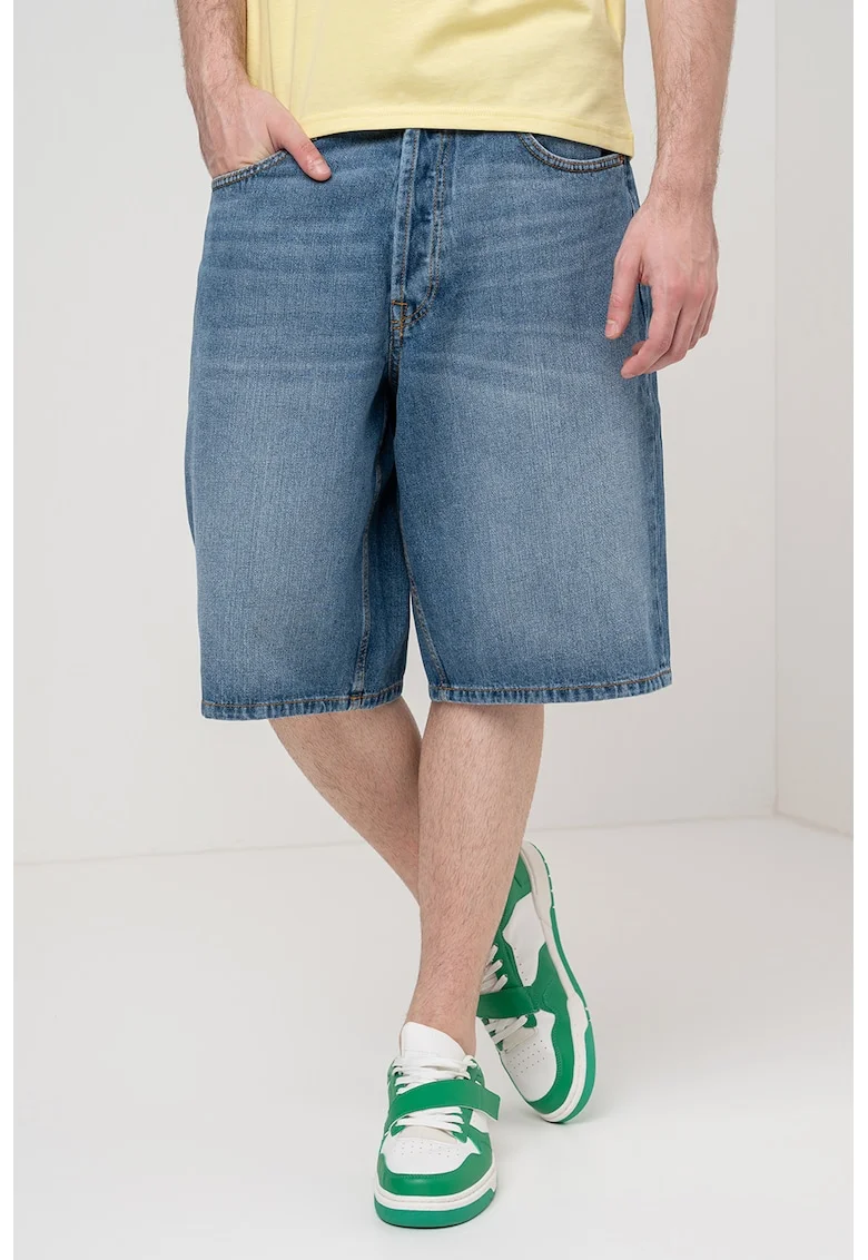 Blugi trei sferturi de denim, Albastru deschis